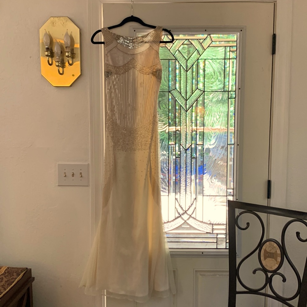 Bebe size 6 Art Deco Gown